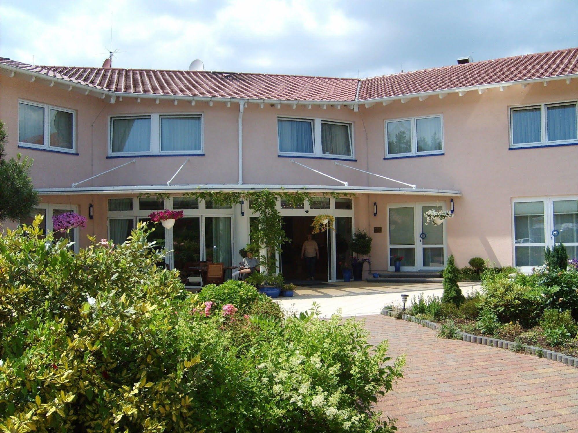 Hotel Circle Inn Ramstein-Miesenbach Esterno foto