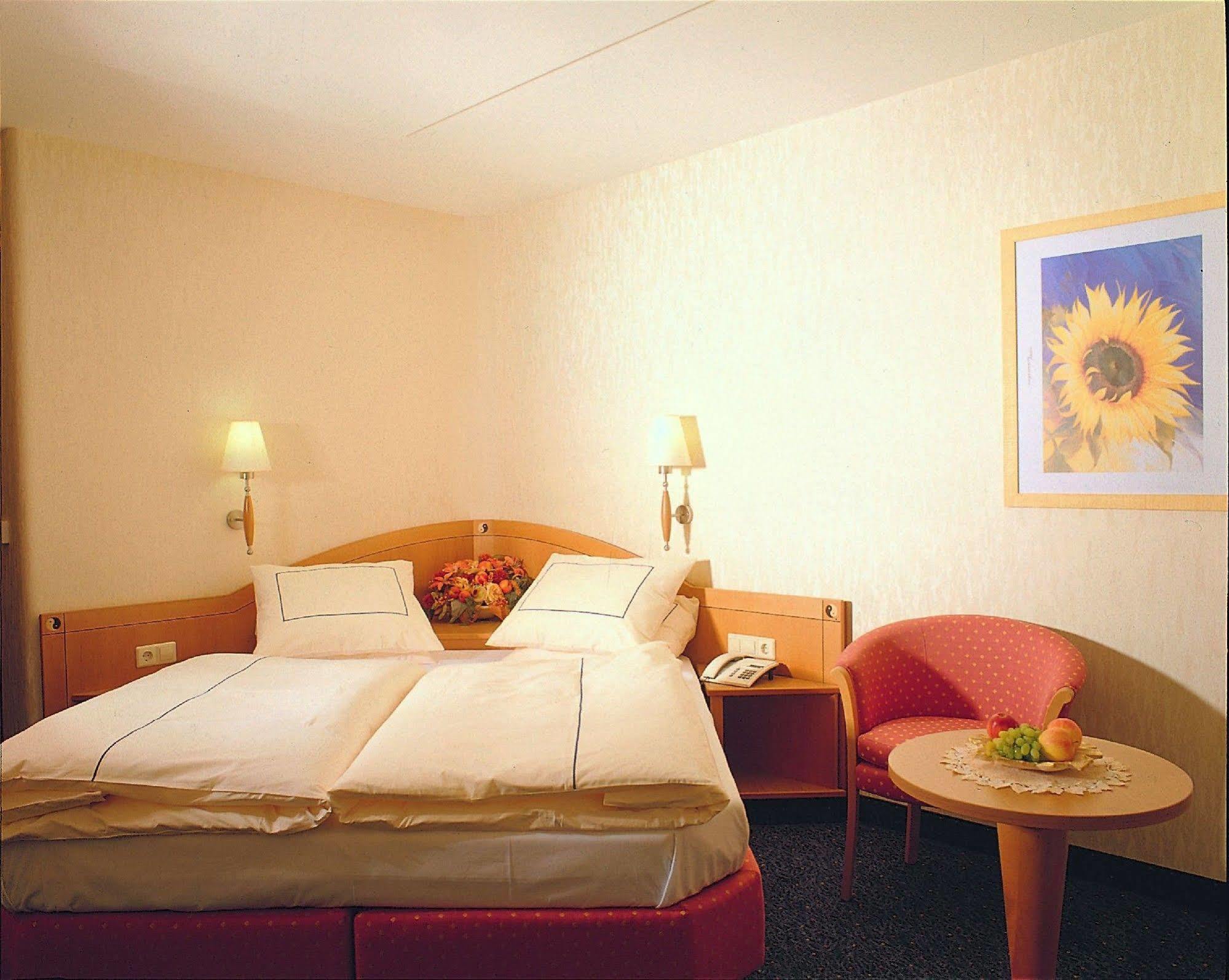 Hotel Circle Inn Ramstein-Miesenbach Esterno foto
