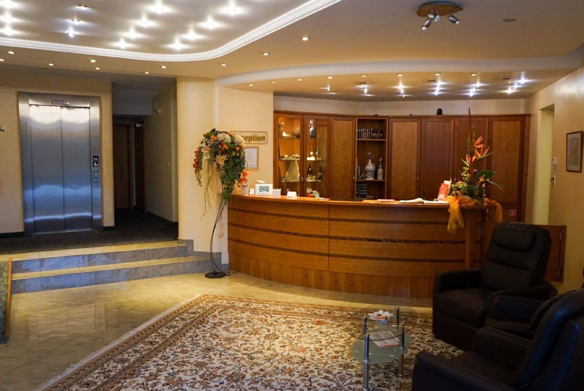 Hotel Circle Inn Ramstein-Miesenbach Esterno foto