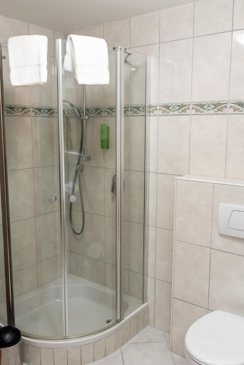 Hotel Circle Inn Ramstein-Miesenbach Esterno foto